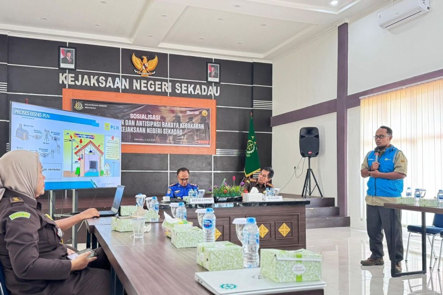 PLN dan Damkar Sekadau Sosialisasi Keselamatan Listrik