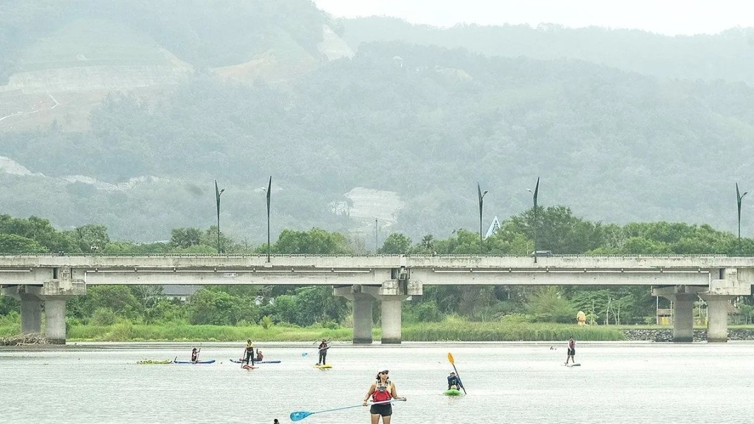 Menikmati Stand Up Paddle di Sungai Opak Sambil Menyatu dengan Alam