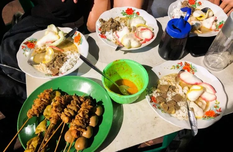 10 Rekomendasi Jajanan Kaki Lima Legendaris di Jakarta