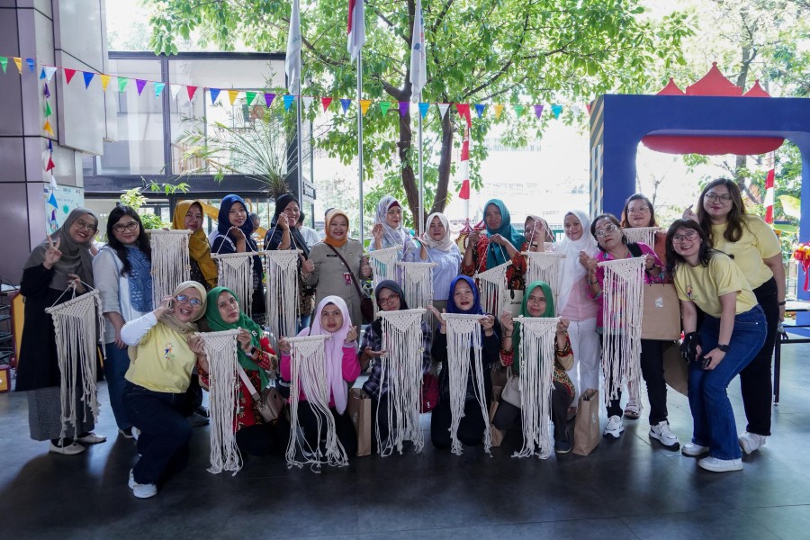 KAI Properti Ajak PKK Karang Anyar Berdaya Lewat Workshop Macrame
