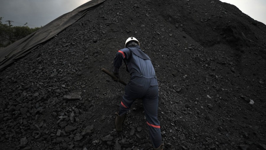 Penurunan Harga Batu Bara Dorong Transisi Menuju Energi Bersih Global