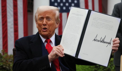 Trump Teken Perintah Eksekutif Hidupkan Kembali Industri Batu Bara AS, Langgar Tren Global Pengurangan Emisi