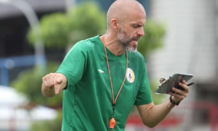 Persebaya Pilih Eduardo Pérez sebagai Pelatih Baru untuk Liga Indonesia A: Bagaimana Prestasinya Jika Dibandingkan dengan Stefano Cugurra yang Bertabur Trofi