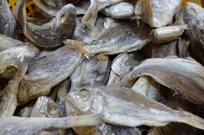 Cara Efektif Menurunkan Kandungan Garam pada Ikan Asin