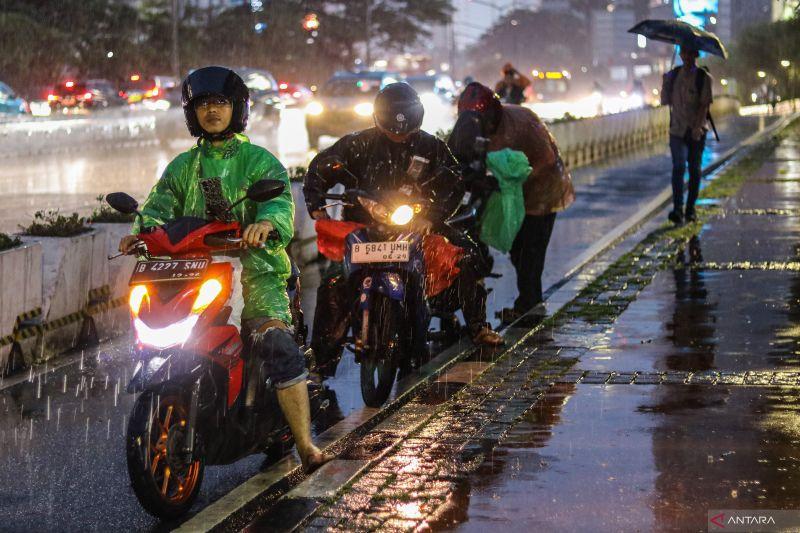 BMKG Perkirakan Hujan Sore Hari Guyur Seluruh Jakarta, Kecuali Kepulauan Seribu