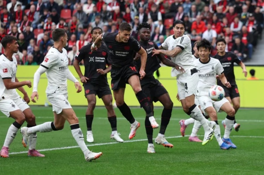 Bundesliga 2025: Gladbach Ditahan Leverkusen, Kevin Diks Frustrasi