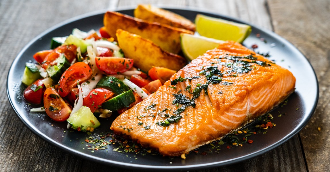 Salmon dan Ayam Jadi Pilihan Tepat untuk Memenuhi Kebutuhan Protein Harian