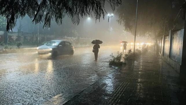 BMKG: Jakarta Diguyur Hujan Ringan dari Sore Hari, Suhu Capai 32 Derajat