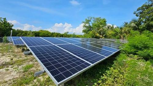 Indonesia Mempercepat Transisi Energi Bersih Dengan Target PLTS 100 Gigawatt Tahun 2026