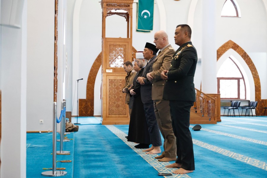 Menhan Kunjungi Masjid Soeharto Tegaskan Diplomasi Kemanusiaan Indonesia di Bosnia