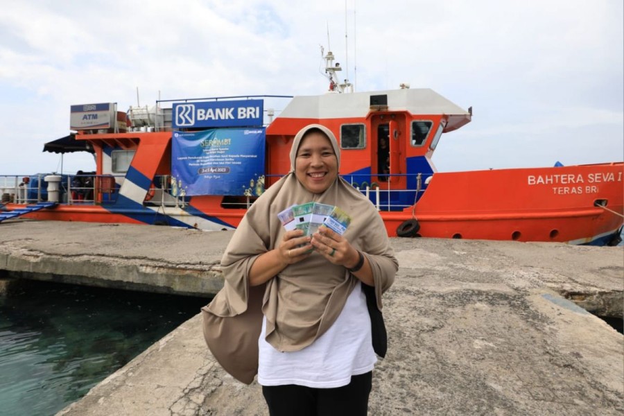 Teras BRI Kapal Kenalkan Digitalisasi Layanan Perbankan di Kepulauan Seribu: Tantangan dan Solusi