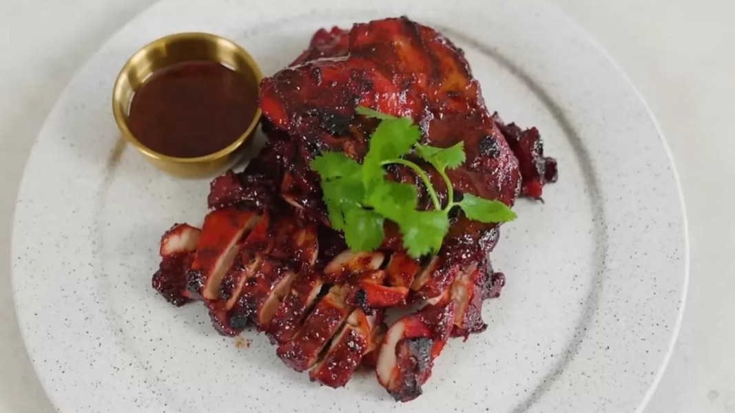 Resep Ayam Charsiu Juicy Berwarna Merah Cantik, Manis Gurih Ala Restoran