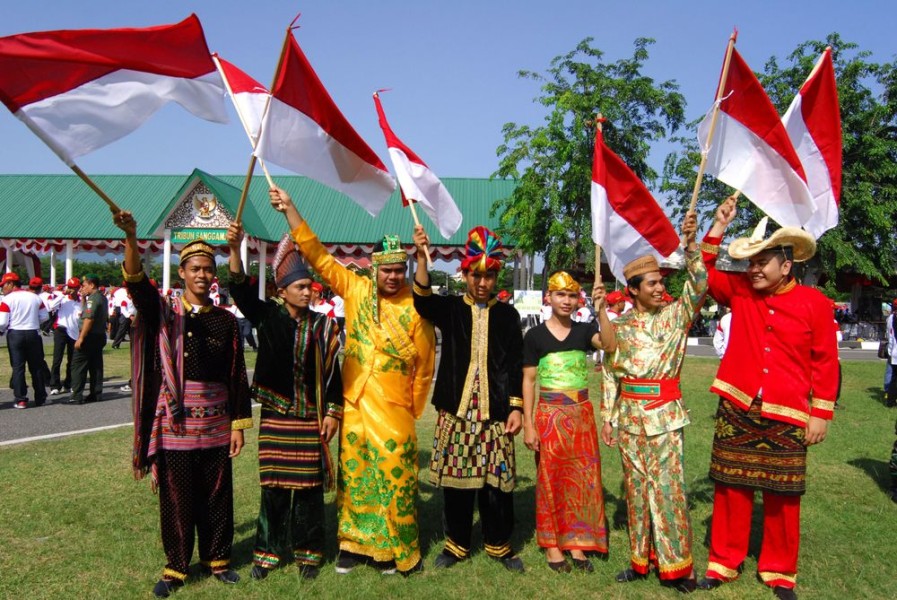 Pengertian Norma Adat Istiadat, Manfaat, hingga Contohnya