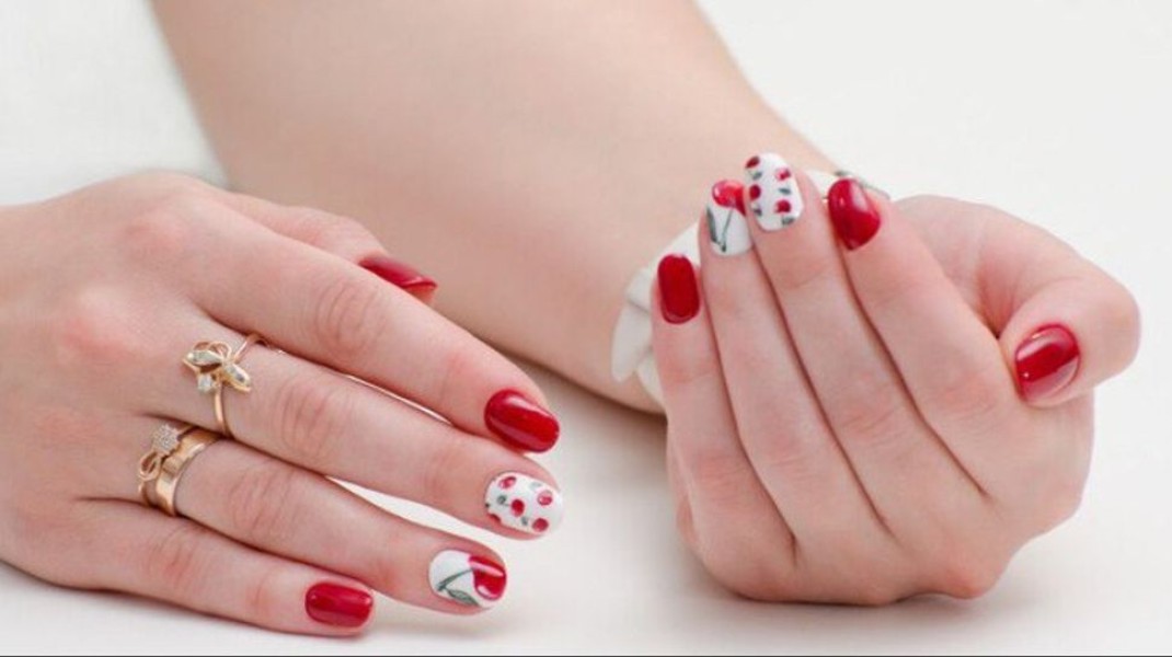 Rekomendasi 10 Ide Nail Art Cocktail Paling Menarik Untuk Tahun Baru