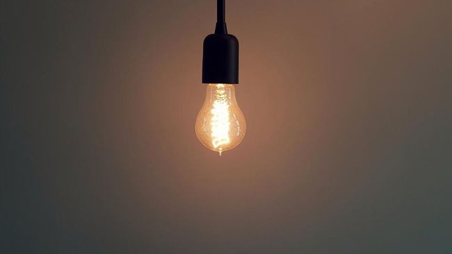 Hemat Energi, Selamatkan Bumi: Alasan Perlunya Mematikan Lampu Saat Meninggalkan Rumah