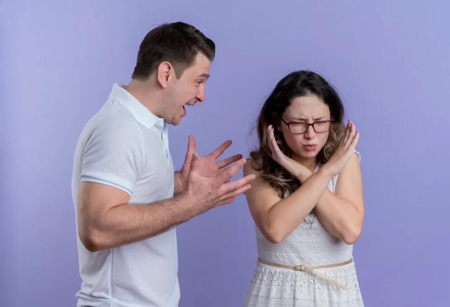 15 Tanda Seseorang Jauh Secara Emosional yang Sering Tak Disadari