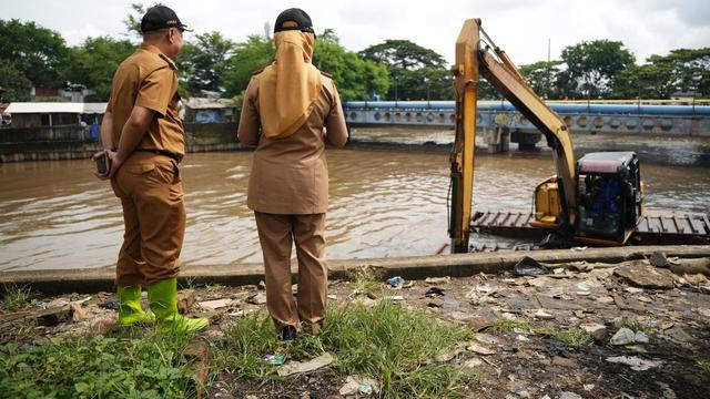 Pramono Ajak Wali Kota Jakbar Tegakkan Aturan Sampah