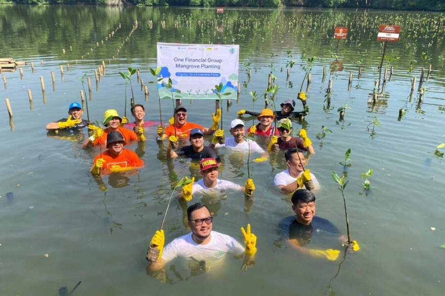 Zurich Perkuat Komitmen Lingkungan Lewat Gerakan Tanam Mangrove