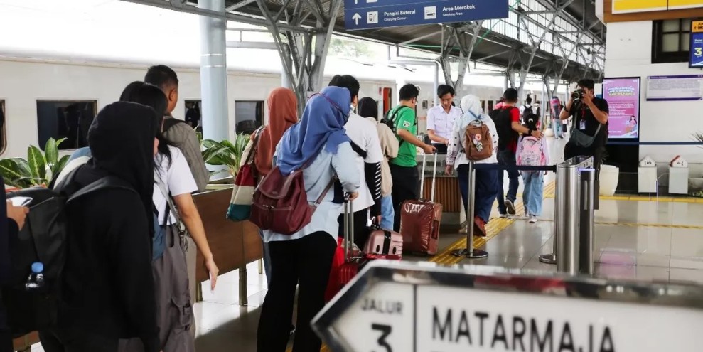 Antusiasme Mudik Lebaran 2026 Meningkat Penjualan Tiket Kereta Api Daop Jember