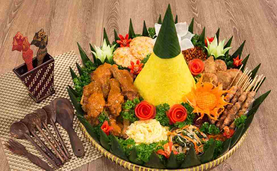 6 Resep Bumbu Nasi Kuning Sederhana, Lezat dan Praktis