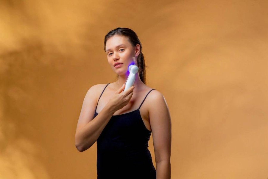 Perawatan Kecantikan di Rumah dengan Serum dan Beauty Device
