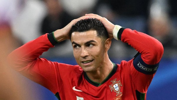 Kritik dan Pembelaan atas Ketidakhadiran Ronaldo di Pemakaman Jota: Antara Privasi dan Harapan Publik