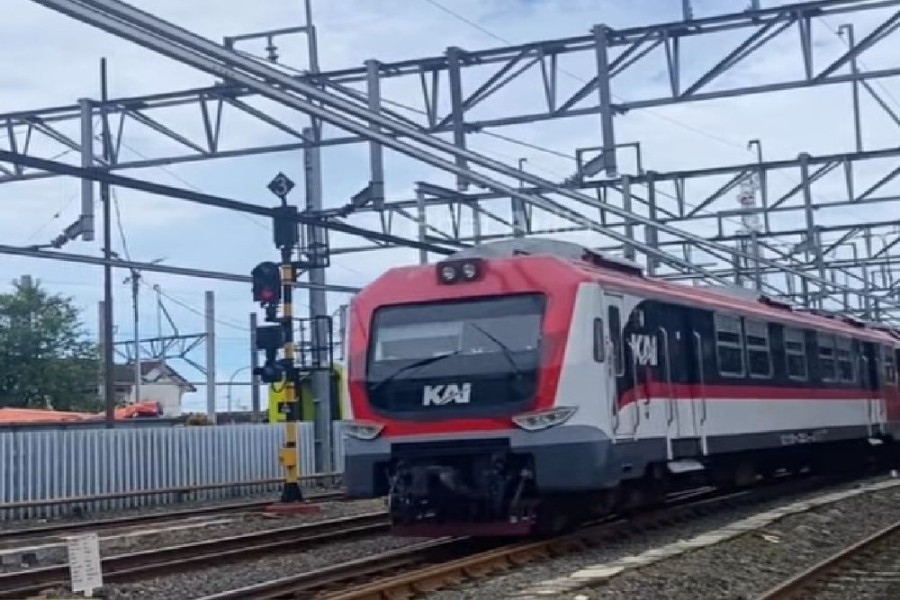 Jadwal KA Prameks Hari Ini Padat Penumpang Pagi Meningkat