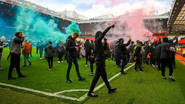 Manchester United dalam Krisis, Seruan Fans untuk Mengenakan Pakaian Hitam di Old Trafford