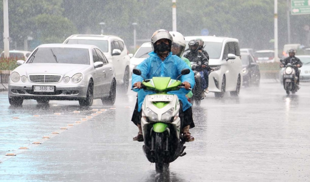 Prakiraan Cuaca Jakarta Hari Ini 27 November 2025, Didominasi Awan dan Hujan Ringan