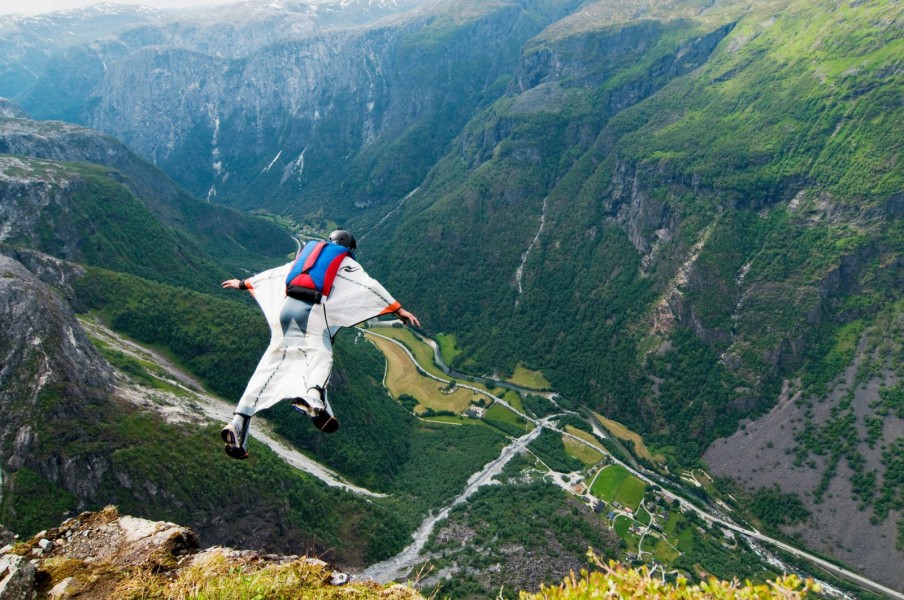 Serunya Terbang Bebas Dengan Wingsuit Flying Aman