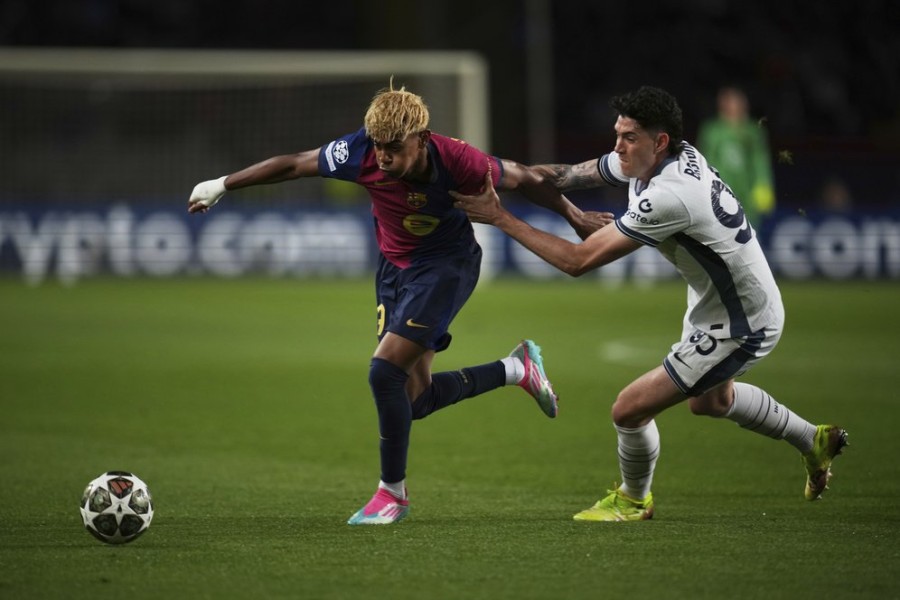 Barcelona Incar Alessandro Bastoni Inter Milan Hadapi Kendala Finansial Transfer Besar