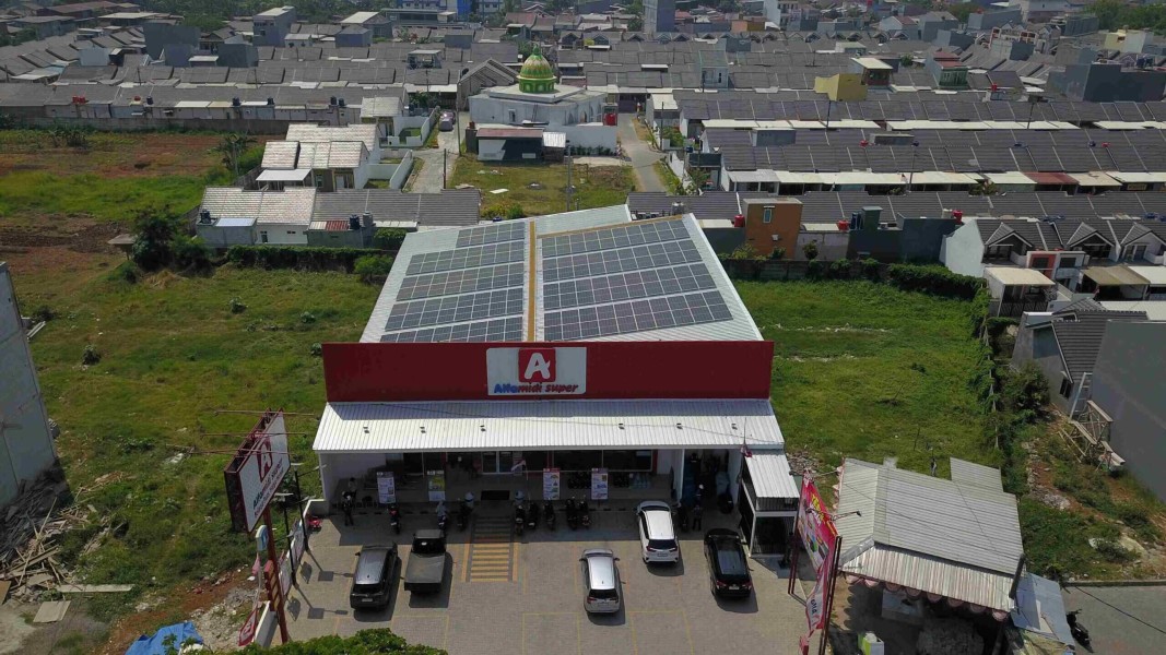 Pemanfaatan PLTS Alfamidi Dorong Lingkungan Bersih dan Hemat Energi