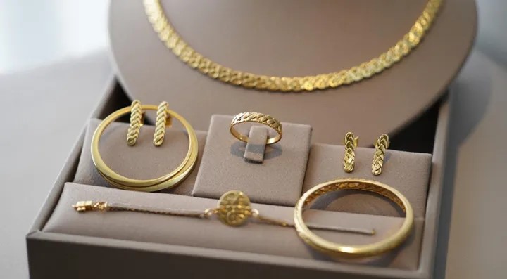 Cek Harga Emas Perhiasan Terbaru Senin, 26 Januari 2026: 24K Tembus Rp 2,415.000