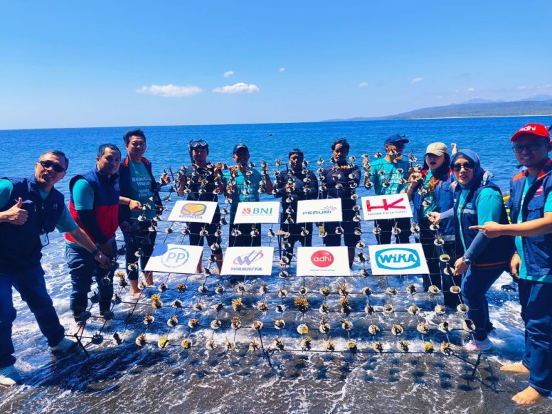 Waskita Karya Dukung Kelestarian Laut Banyuwangi