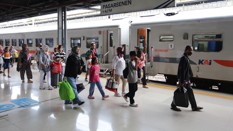 KAI Siapkan Ribuan Kursi Tambahan dengan Diskon Menarik Nataru 2025