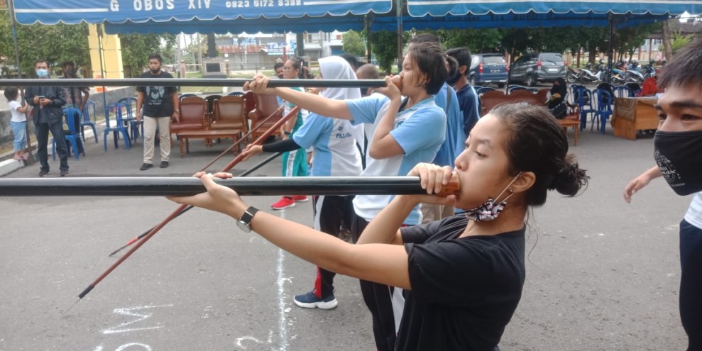 Perempuan Muda Berperan Aktif Melestarikan Olahraga Tradisional Sumpit