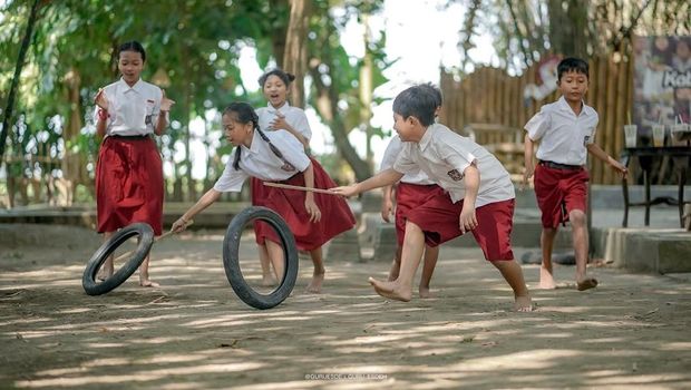Bermain Tradisional di Kampung Lali Gadget Lindungi Masa Kecil