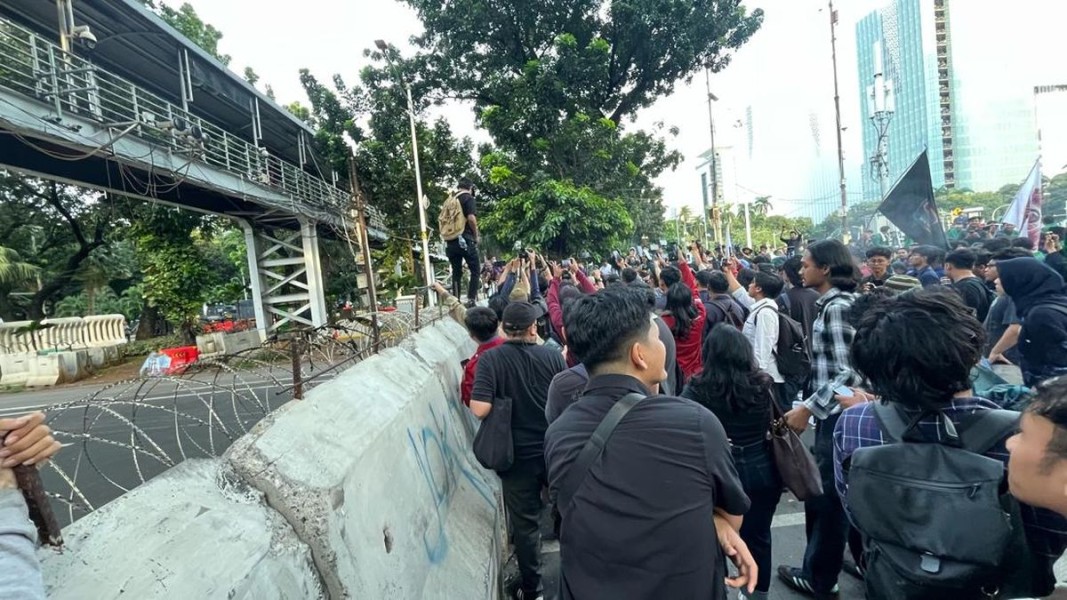 Aksi Indonesia Gelap di Patung Kuda Dapat Dukungan Bantuan Logistik dan Konsumsi