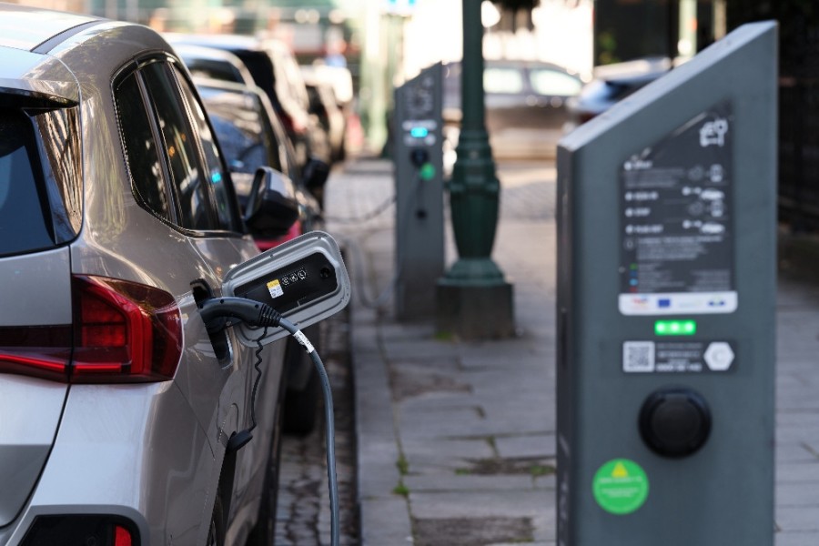 Emiten Energi Siapkan Strategi EV di Tengah Hentinya Insentif