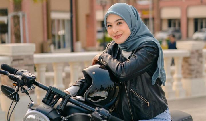 Tips Berkendara Motor Aman dan Nyaman Bagi Hijaber