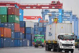 Pelemahan Rupiah Memicu Kekhawatiran di Sektor Logistik: Ancaman bagi Importir dan Dampaknya pada Biaya Operasional