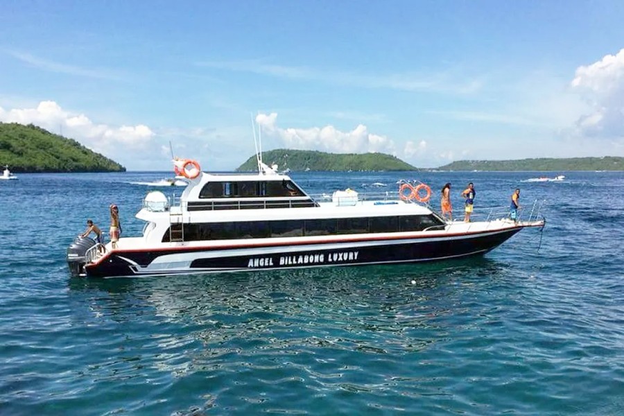 Penyeberangan Laut Bali Terganggu Angin Kencang dan Ombak Tinggi