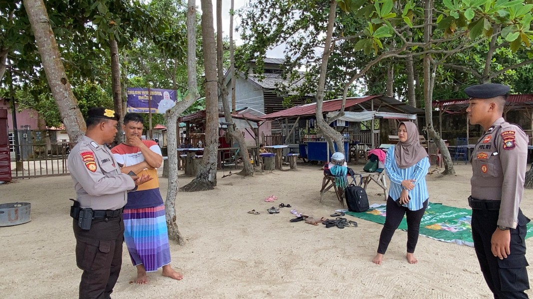 Polsek Serasan Perketat Pengamanan Wisata Pantai Sisi Selama Libur Idul Adha 2025