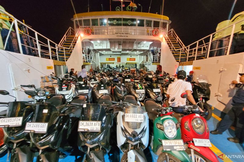 Mudik Gratis Kapal Feri Situbondo Madura Angkut 331 Penumpang