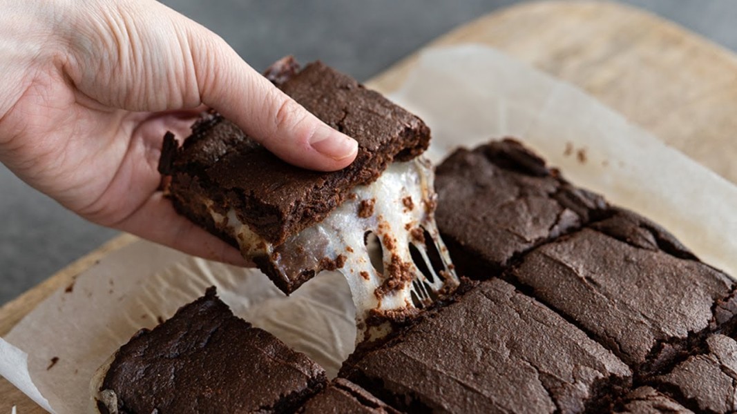 Resep Brownies Mochi Manis Kenyal yang Sedang Hits 2025