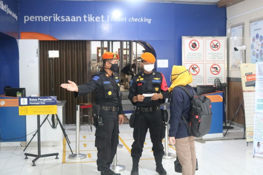 Pengamanan Ketat Sambut Liburan Nataru 2024: KAI Services Siagakan 7.998 Personel di Stasiun
