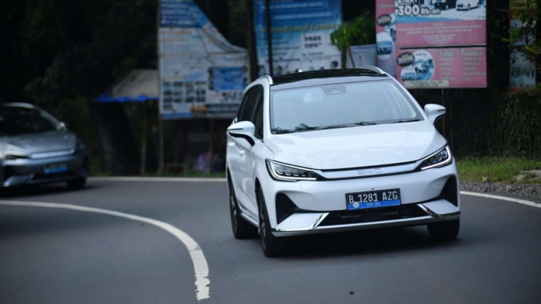 Tren Wholesales Mobil Listrik Juni 2025