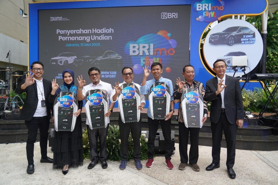 BRI Berikan Hadiah Utama kepada Pemenang BRImo FSTVL 2024 Sebagai Apresiasi Loyalitas Nasabah