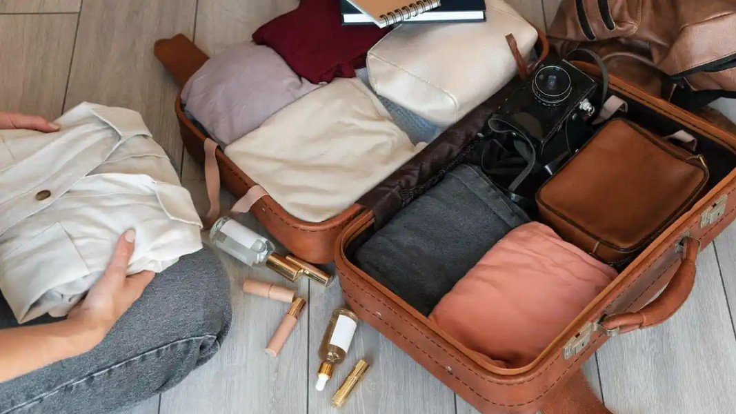 Tips Packing Pakaian Anti Kusut Saat Liburan Praktis Nyaman dan Bebas Ribet