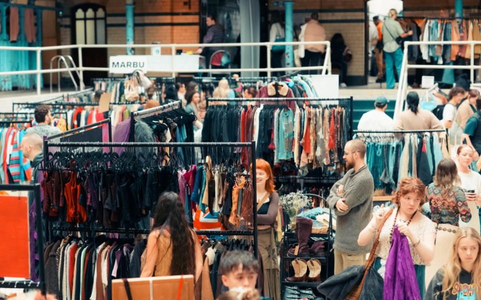 Trend Fashion Thrift yang Unik dan Ramah Kantong